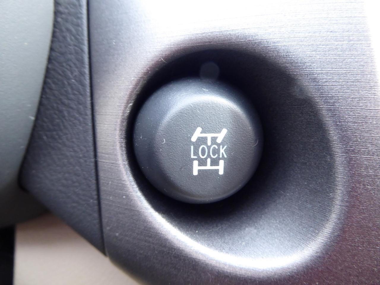 Toyota RAV4 Base I4 4WD 2012