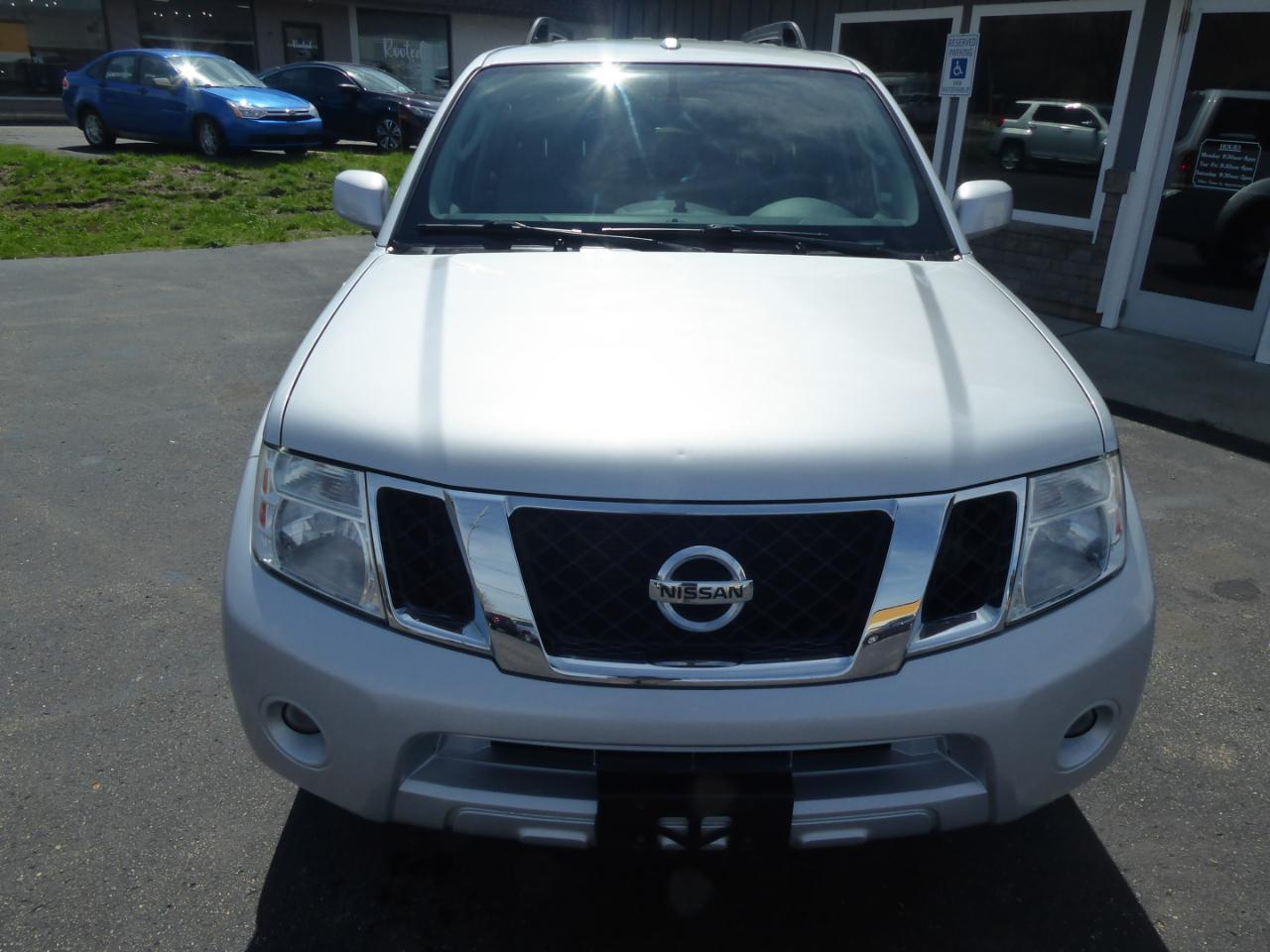Nissan Pathfinder Silver Edition 4WD 2012