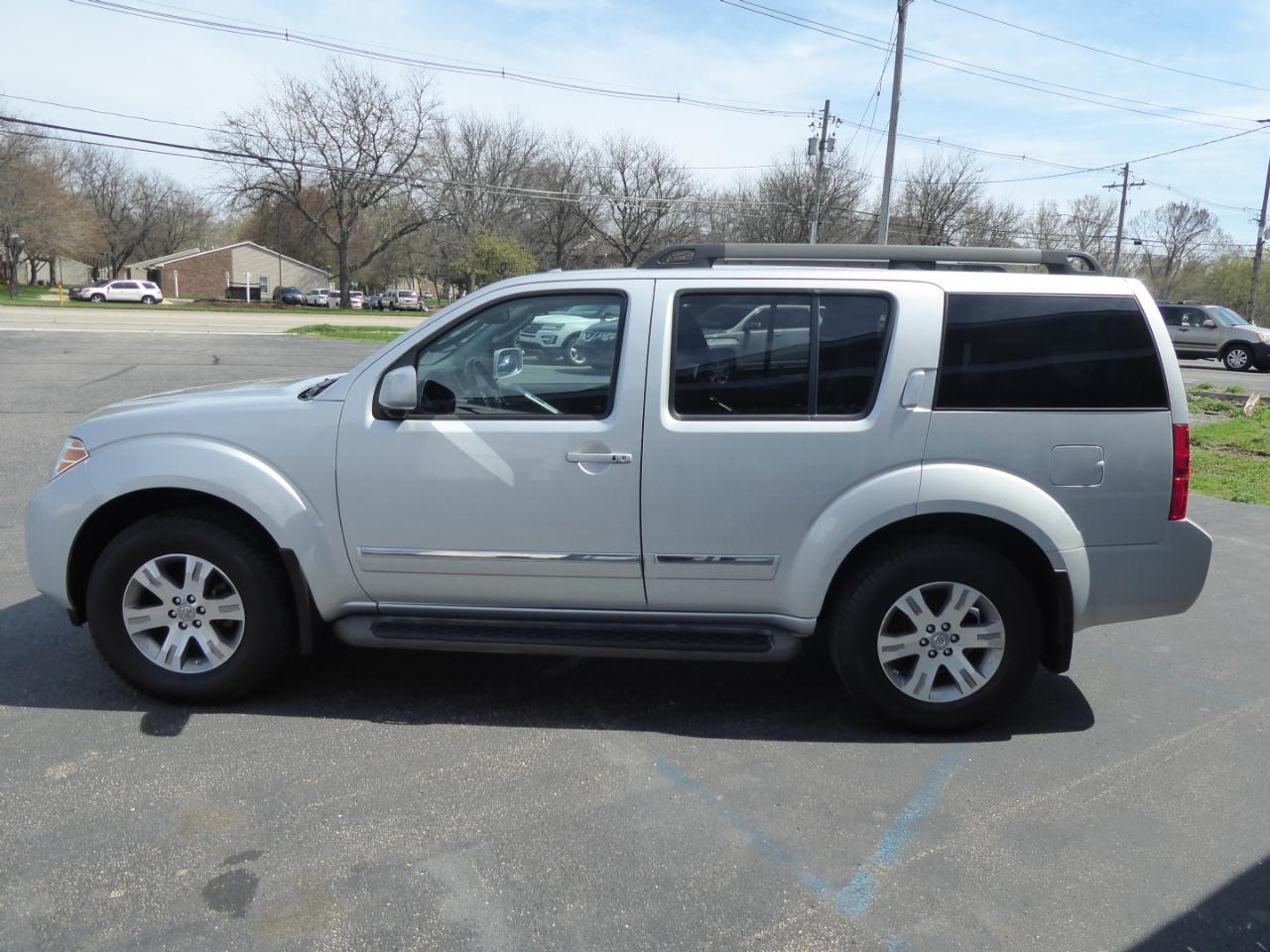 Nissan Pathfinder Silver Edition 4WD 2012