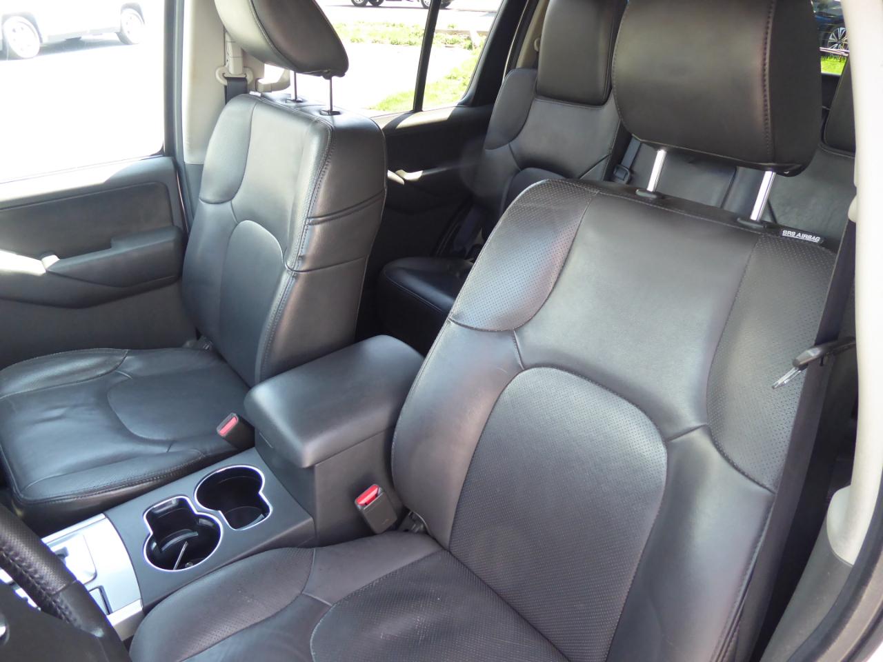 Nissan Pathfinder Silver Edition 4WD 2012