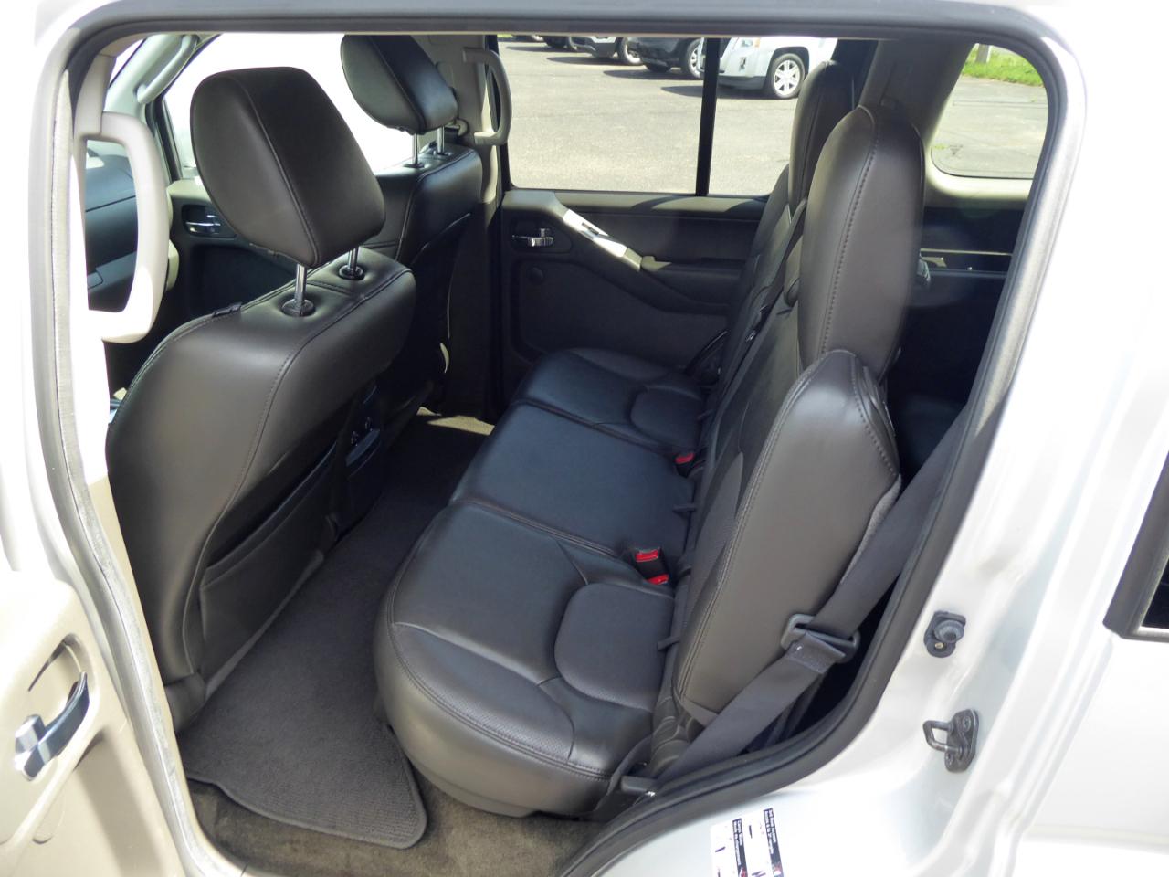 Nissan Pathfinder Silver Edition 4WD 2012