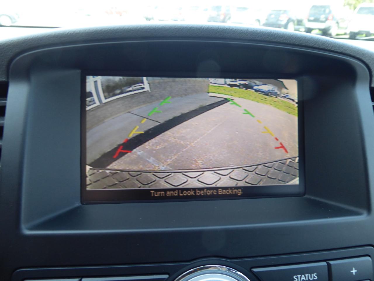 Nissan Pathfinder Silver Edition 4WD 2012