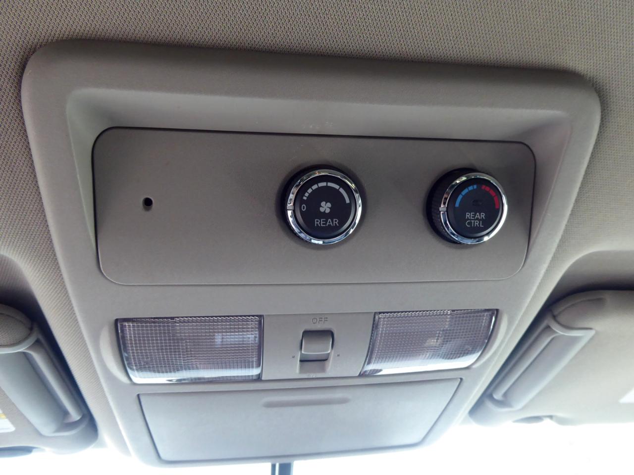 Nissan Pathfinder Silver Edition 4WD 2012