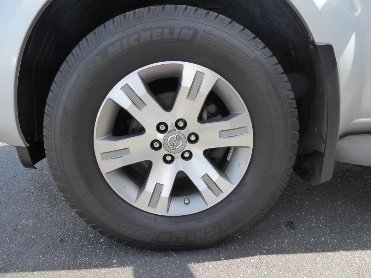 Nissan Pathfinder Silver Edition 4WD 2012