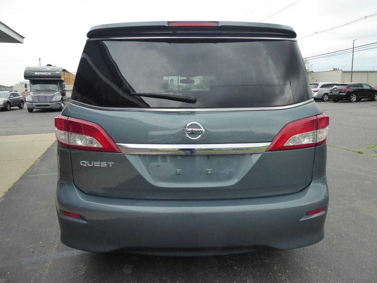 Nissan Quest 3.5 LE 2013