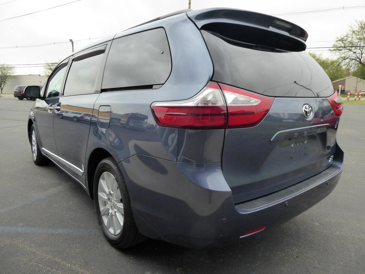Toyota Sienna XLE 7-Passenger AWD 2017