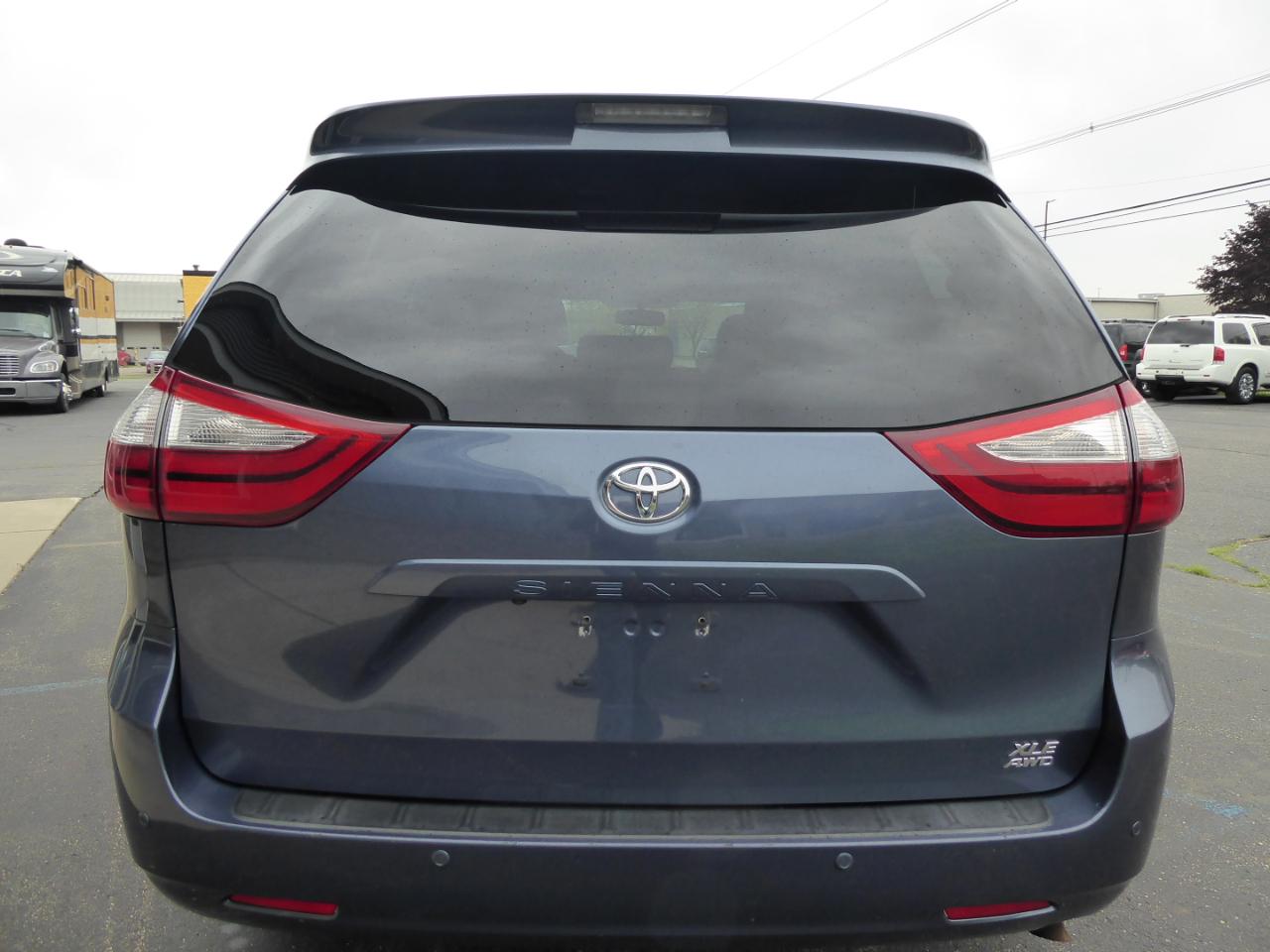 Toyota Sienna XLE 7-Passenger AWD 2017