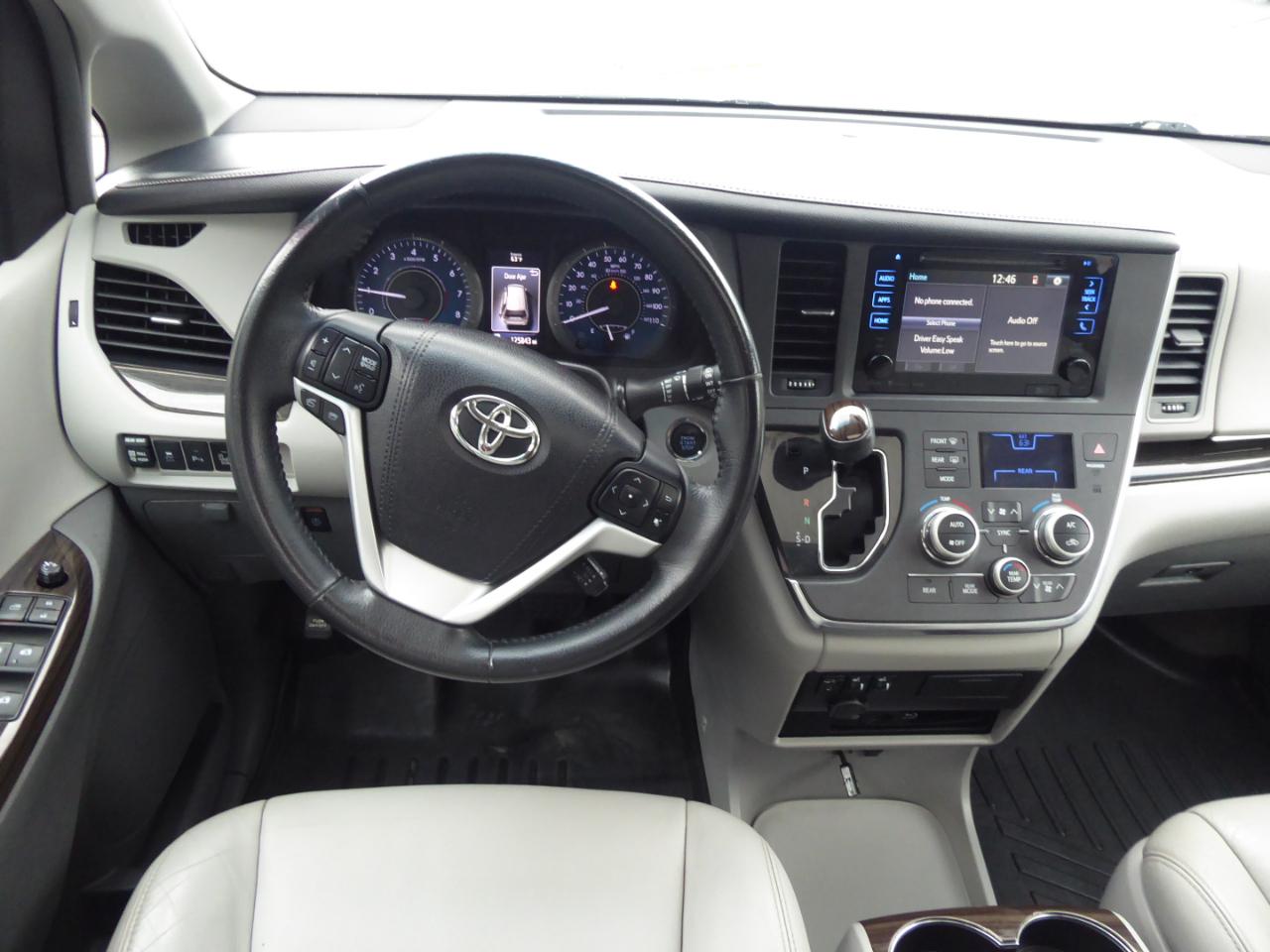 Toyota Sienna XLE 7-Passenger AWD 2017
