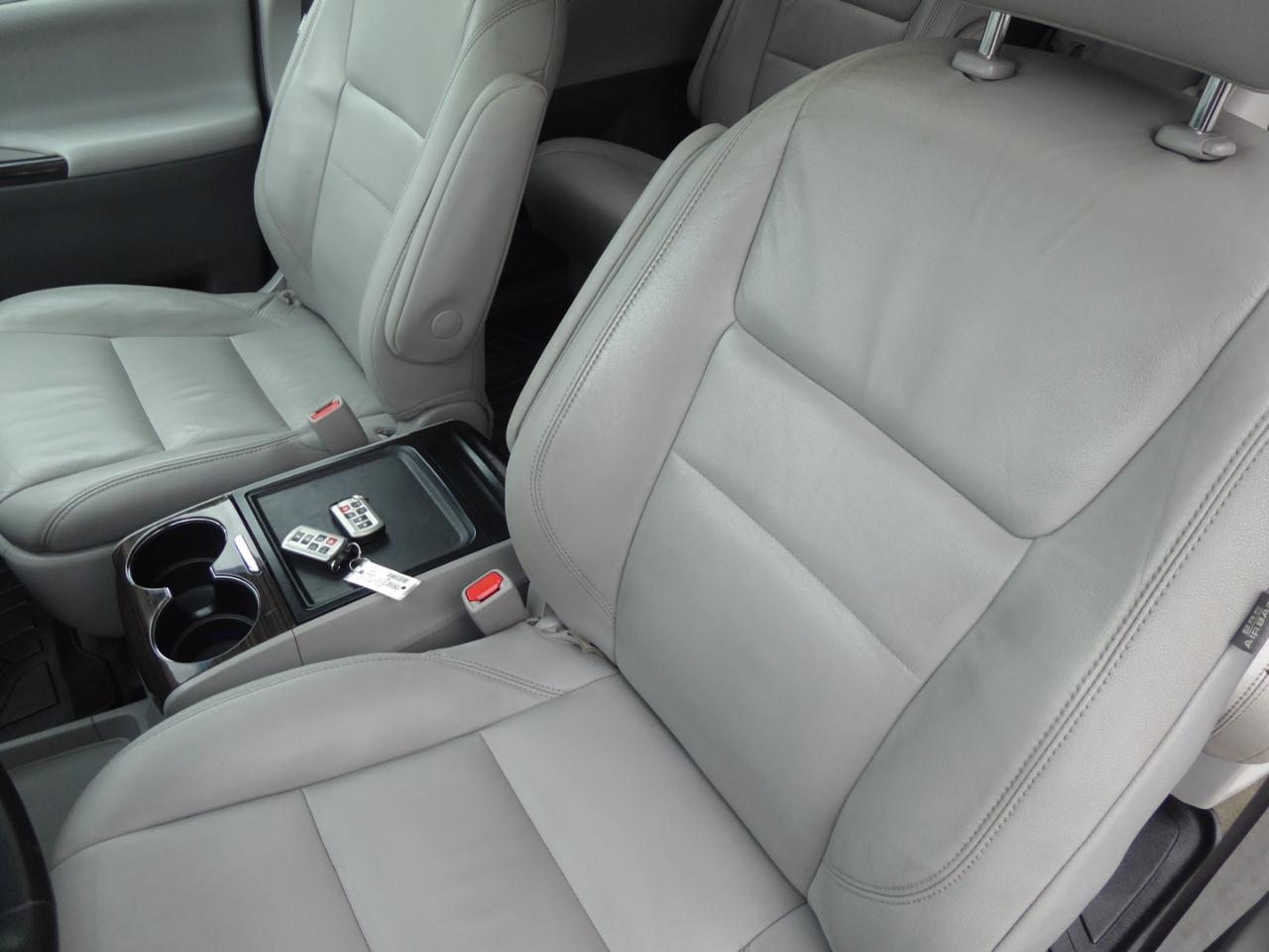Toyota Sienna XLE 7-Passenger AWD 2017