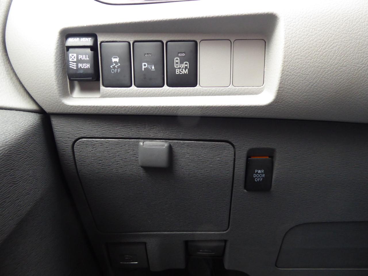 Toyota Sienna XLE 7-Passenger AWD 2017