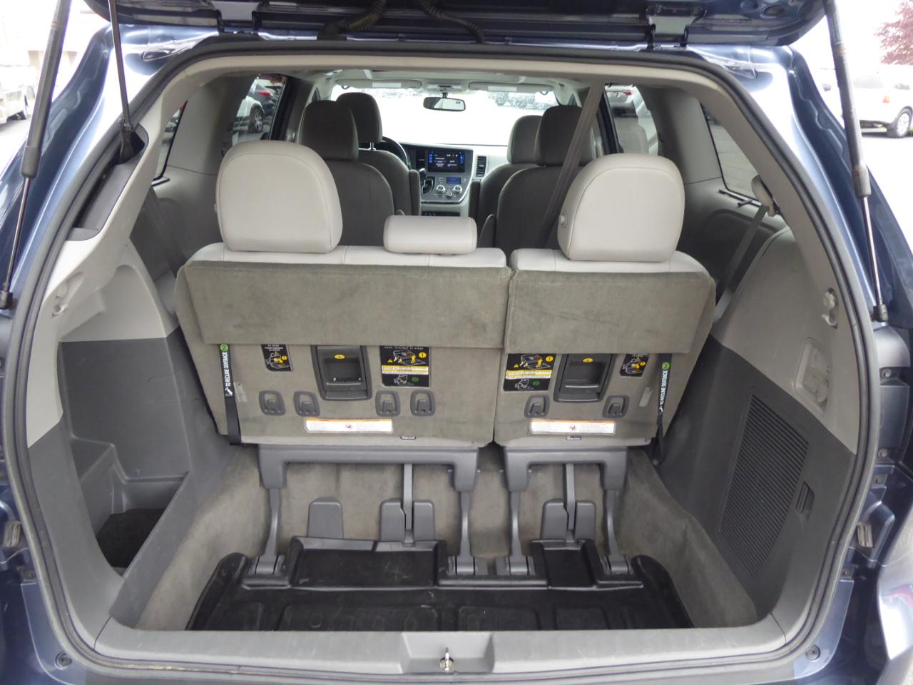 Toyota Sienna XLE 7-Passenger AWD 2017