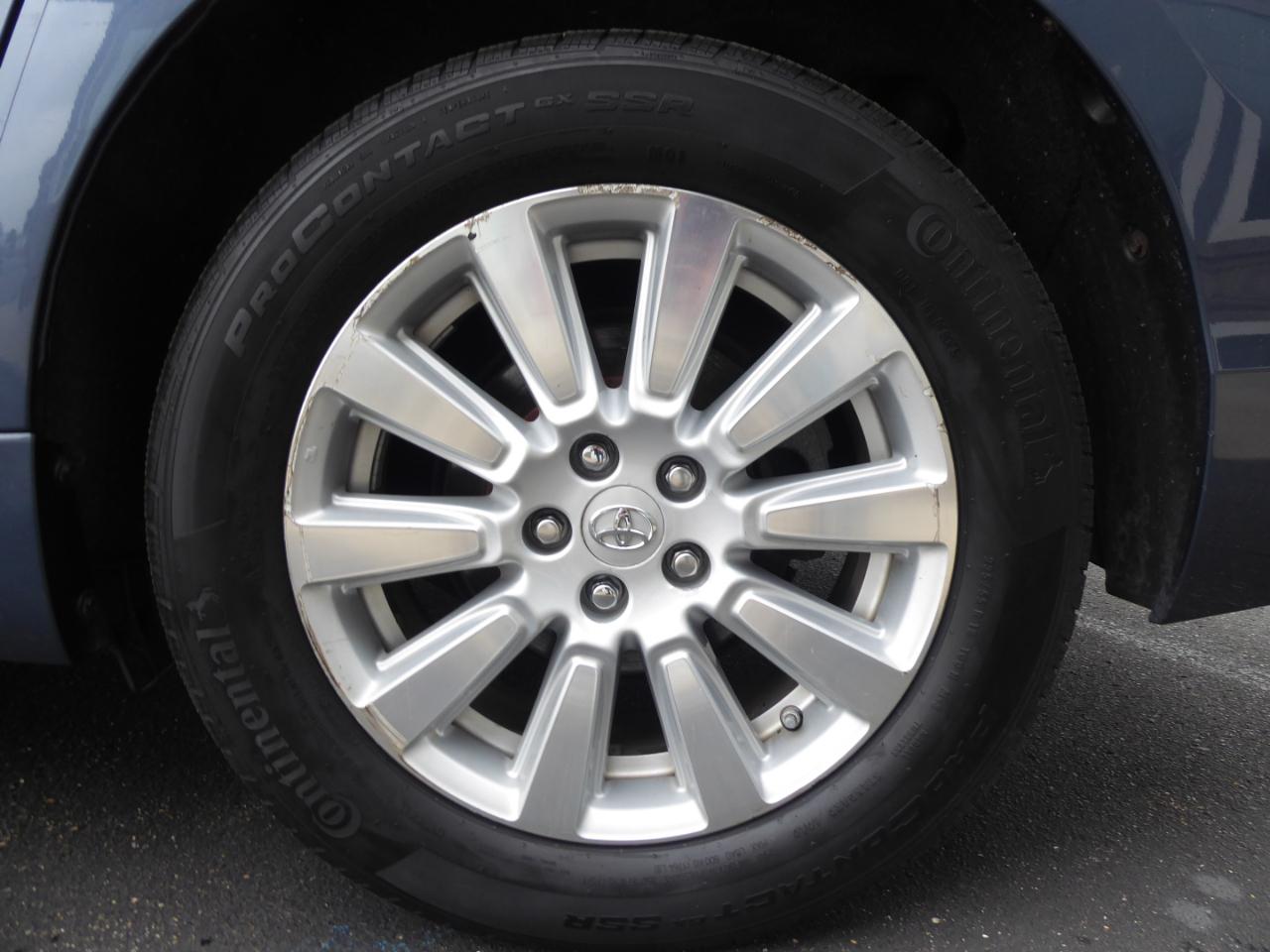 Toyota Sienna XLE 7-Passenger AWD 2017