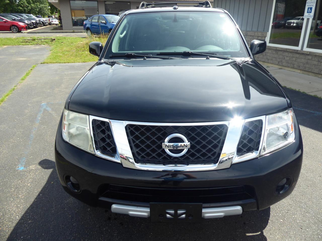Nissan Pathfinder LE 4WD 2012
