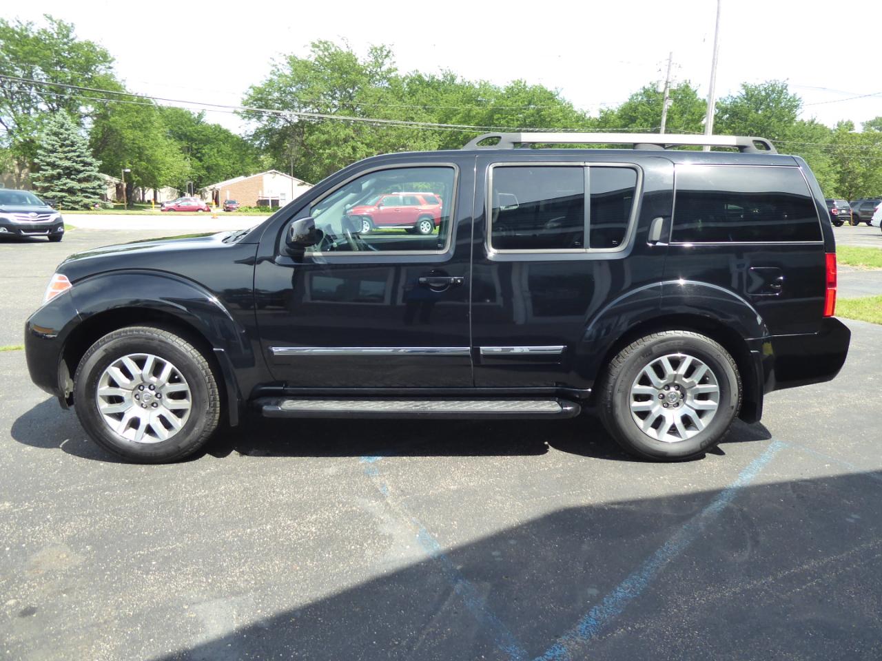 Nissan Pathfinder LE 4WD 2012