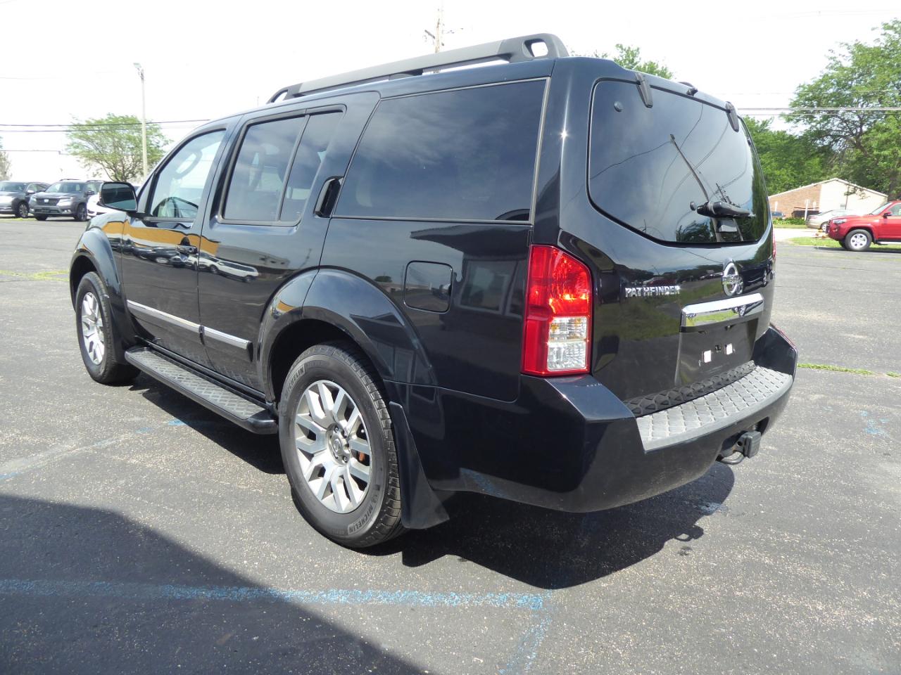 Nissan Pathfinder LE 4WD 2012