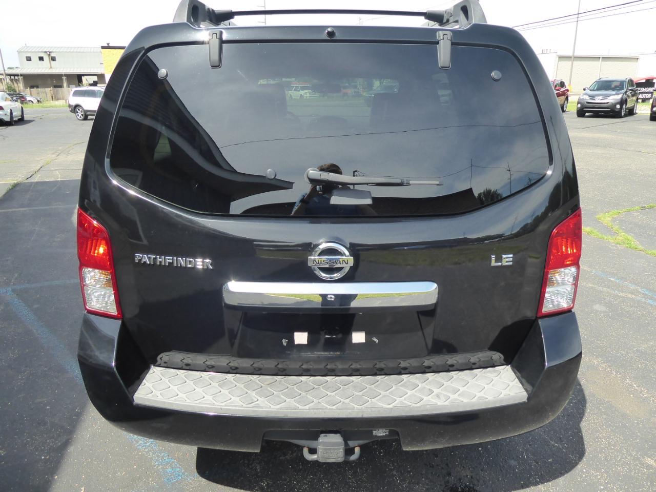 Nissan Pathfinder LE 4WD 2012