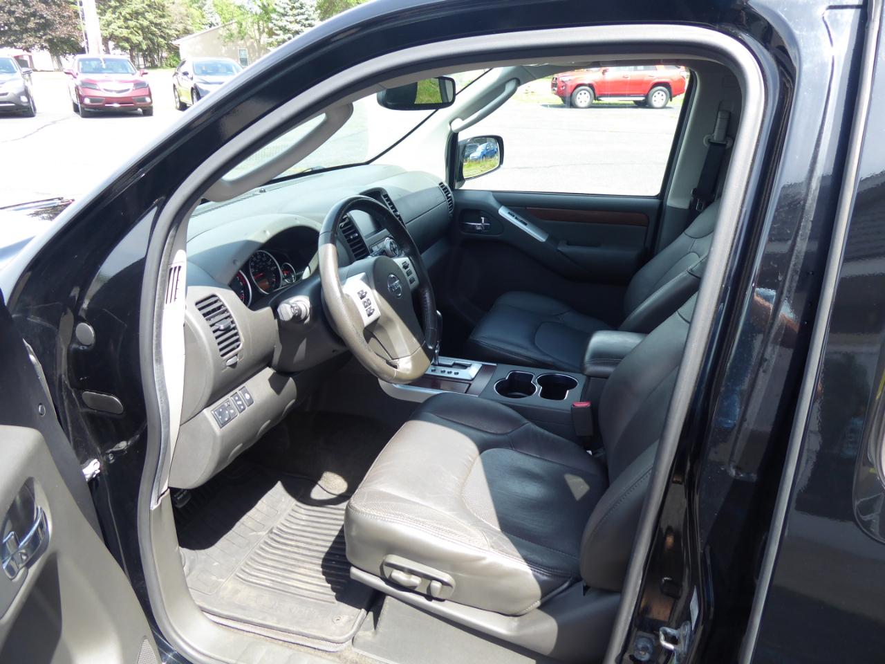 Nissan Pathfinder LE 4WD 2012