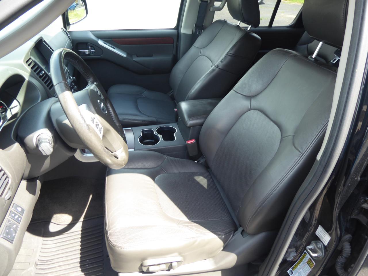 Nissan Pathfinder LE 4WD 2012