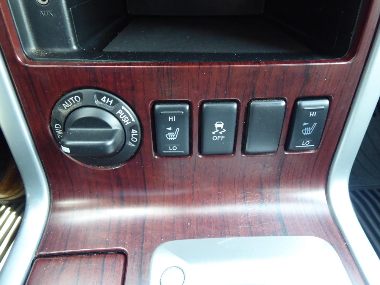 Nissan Pathfinder LE 4WD 2012