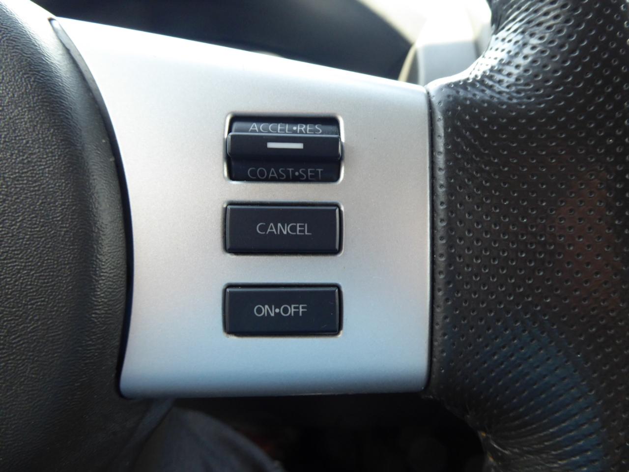 Nissan Pathfinder LE 4WD 2012