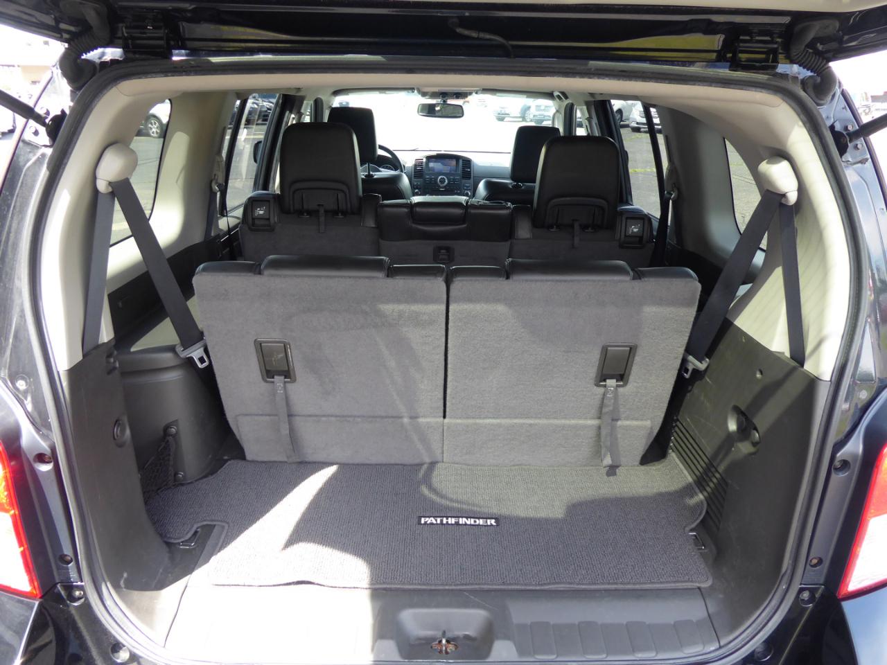 Nissan Pathfinder LE 4WD 2012