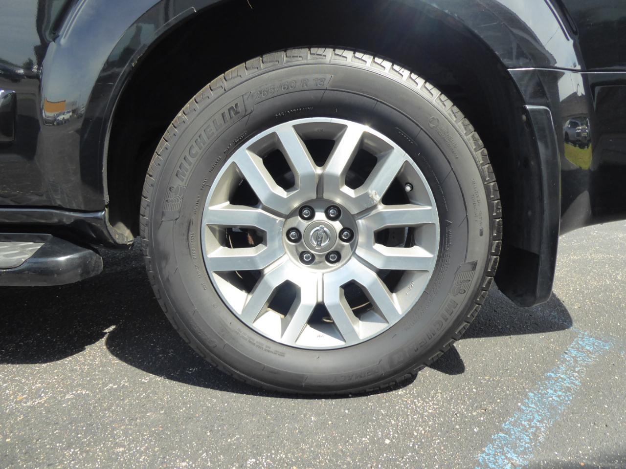 Nissan Pathfinder LE 4WD 2012
