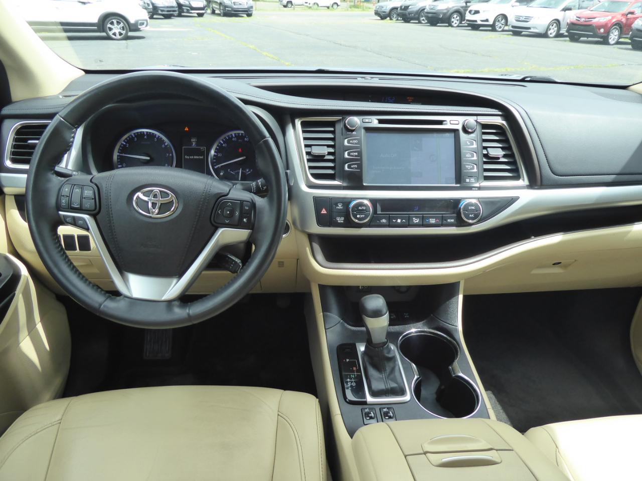 Toyota Highlander XLE AWD V6 2016