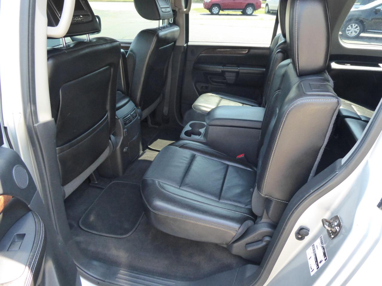 Nissan Armada Platinum 4WD 2014