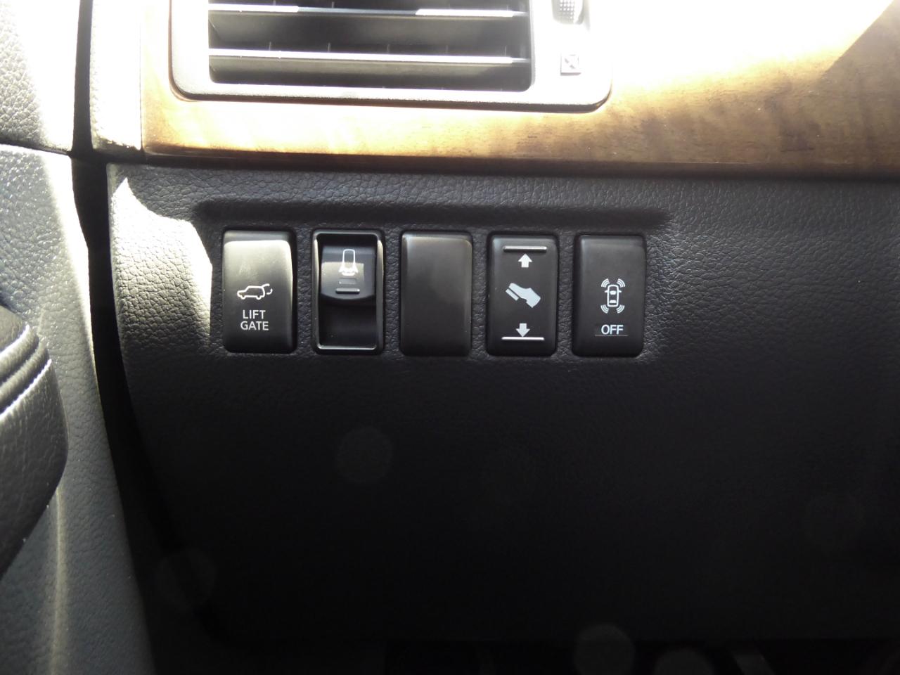 Nissan Armada Platinum 4WD 2014