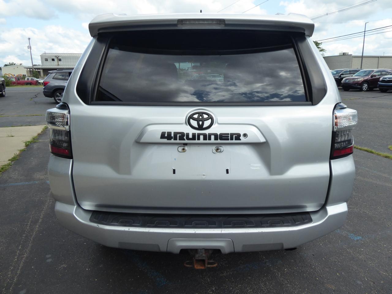 Toyota 4Runner SR5 4WD 2016