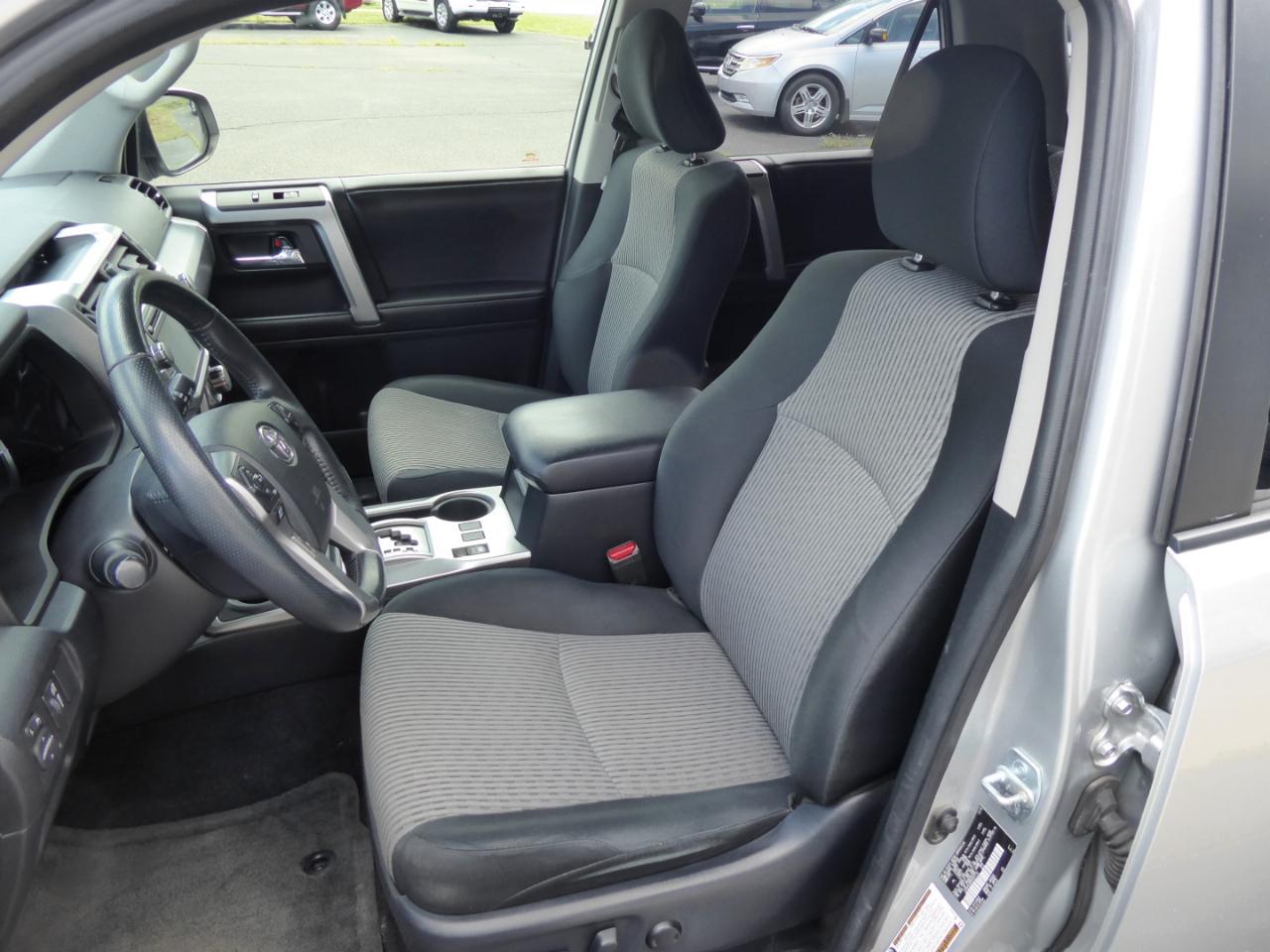 Toyota 4Runner SR5 4WD 2016