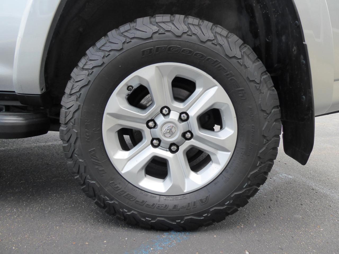 Toyota 4Runner SR5 4WD 2016