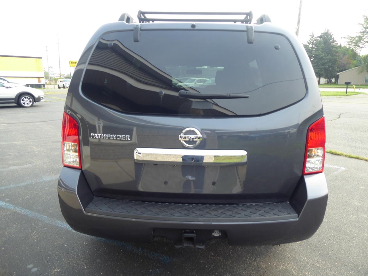 Nissan Pathfinder SV 4WD 2012