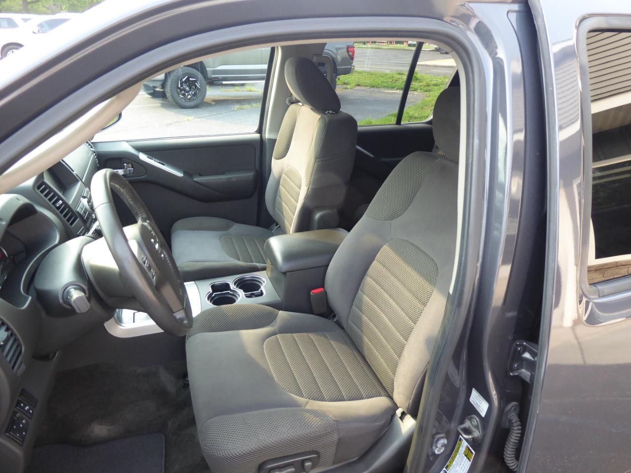 Nissan Pathfinder SV 4WD 2012