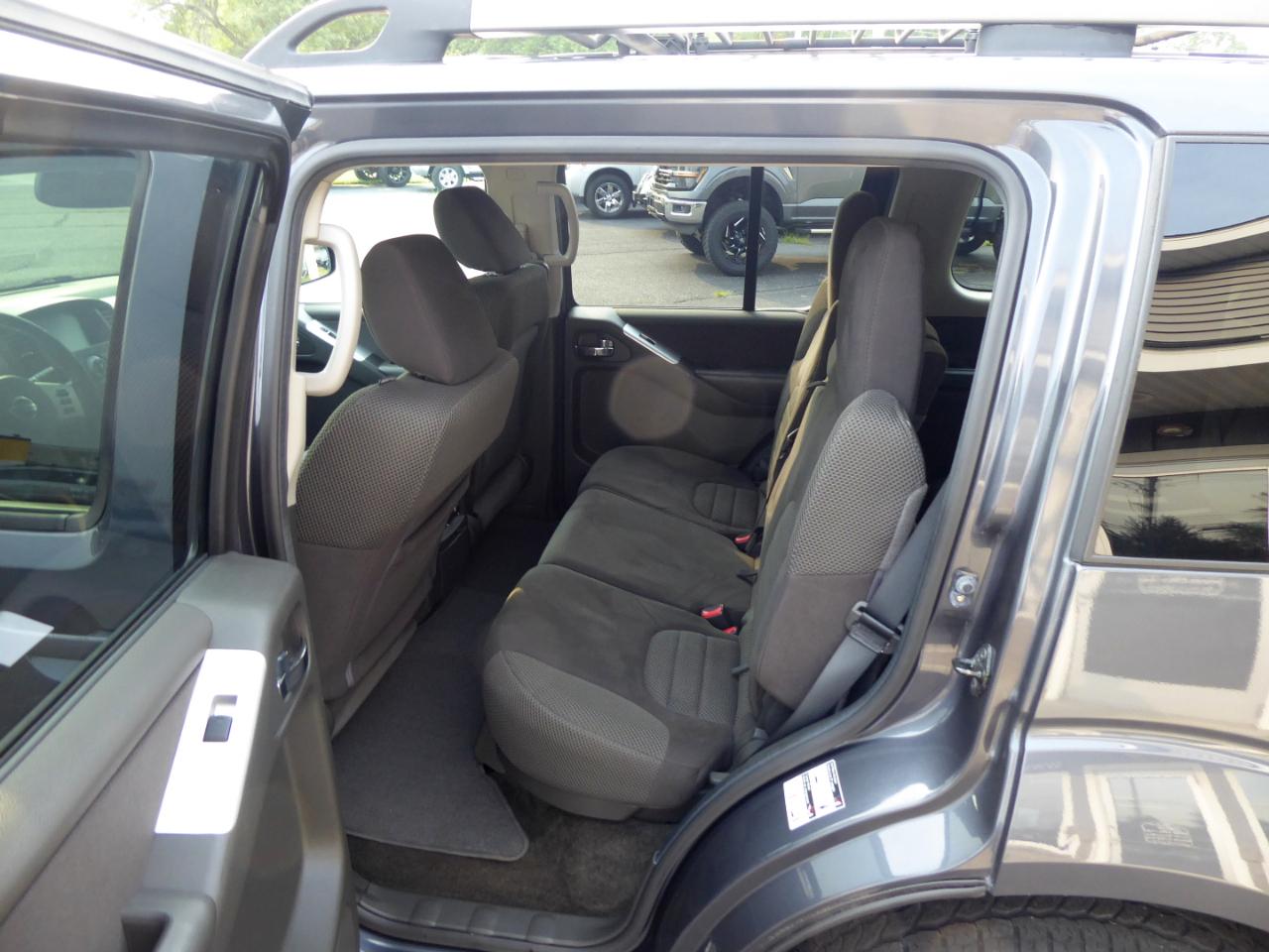 Nissan Pathfinder SV 4WD 2012
