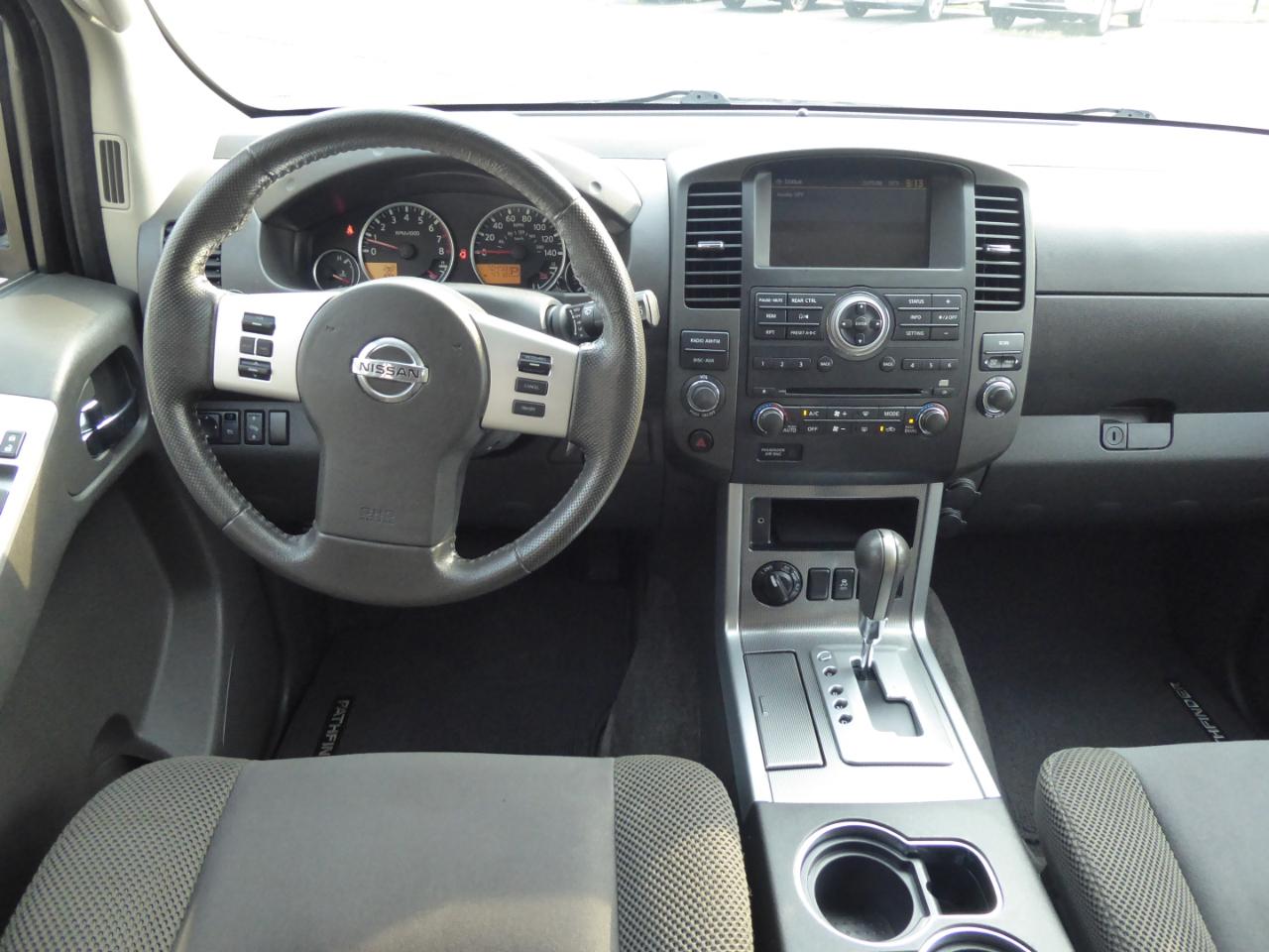Nissan Pathfinder SV 4WD 2012