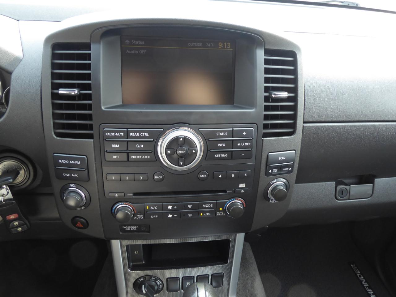 Nissan Pathfinder SV 4WD 2012