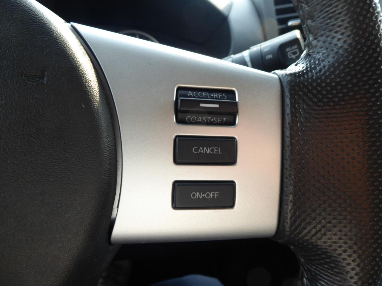 Nissan Pathfinder SV 4WD 2012