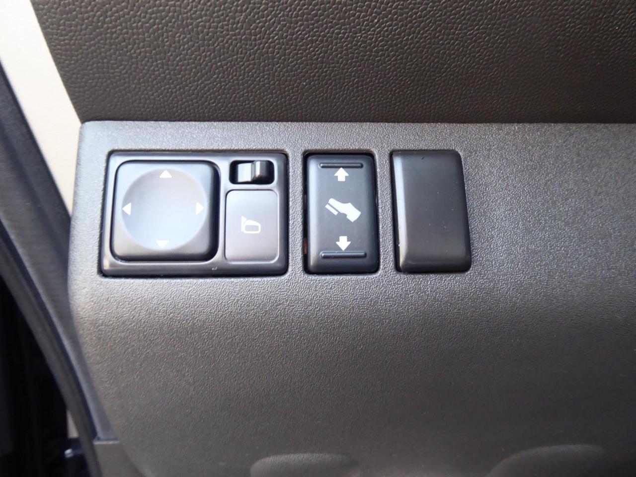Nissan Pathfinder SV 4WD 2012