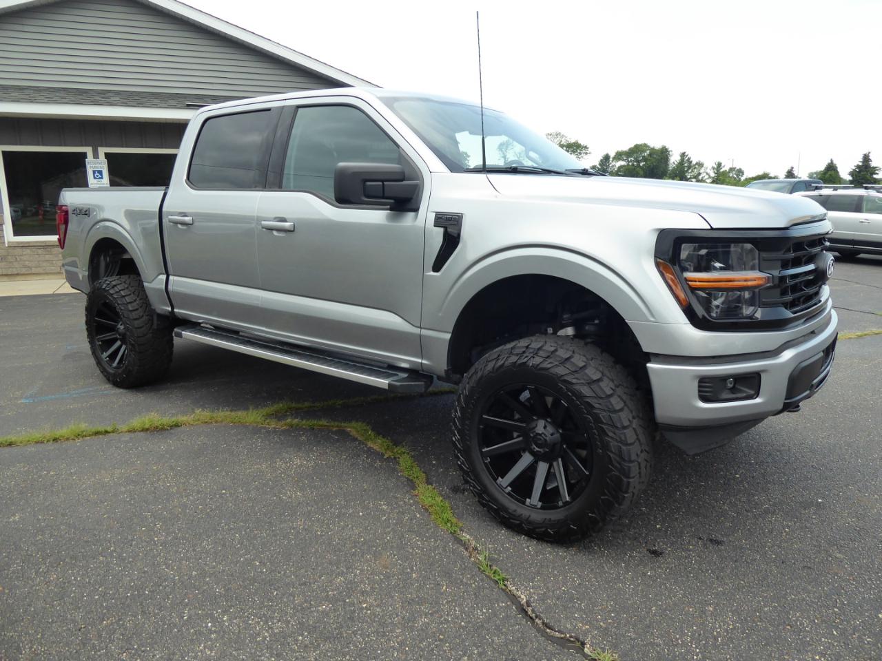 Ford F-150 XLT SuperCrew 4WD 2025