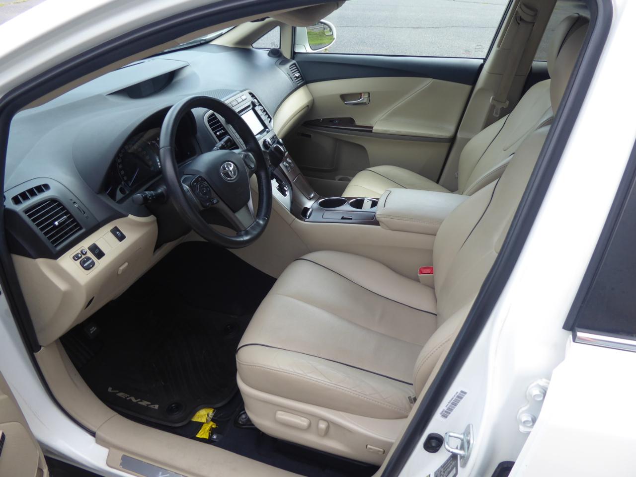 Toyota Venza XLE I4 AWD 2015