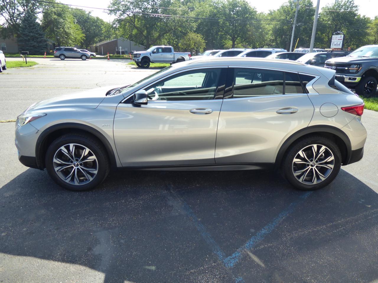 Infiniti QX30 Luxury AWD 2017