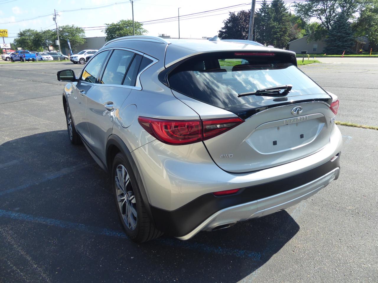 Infiniti QX30 Luxury AWD 2017