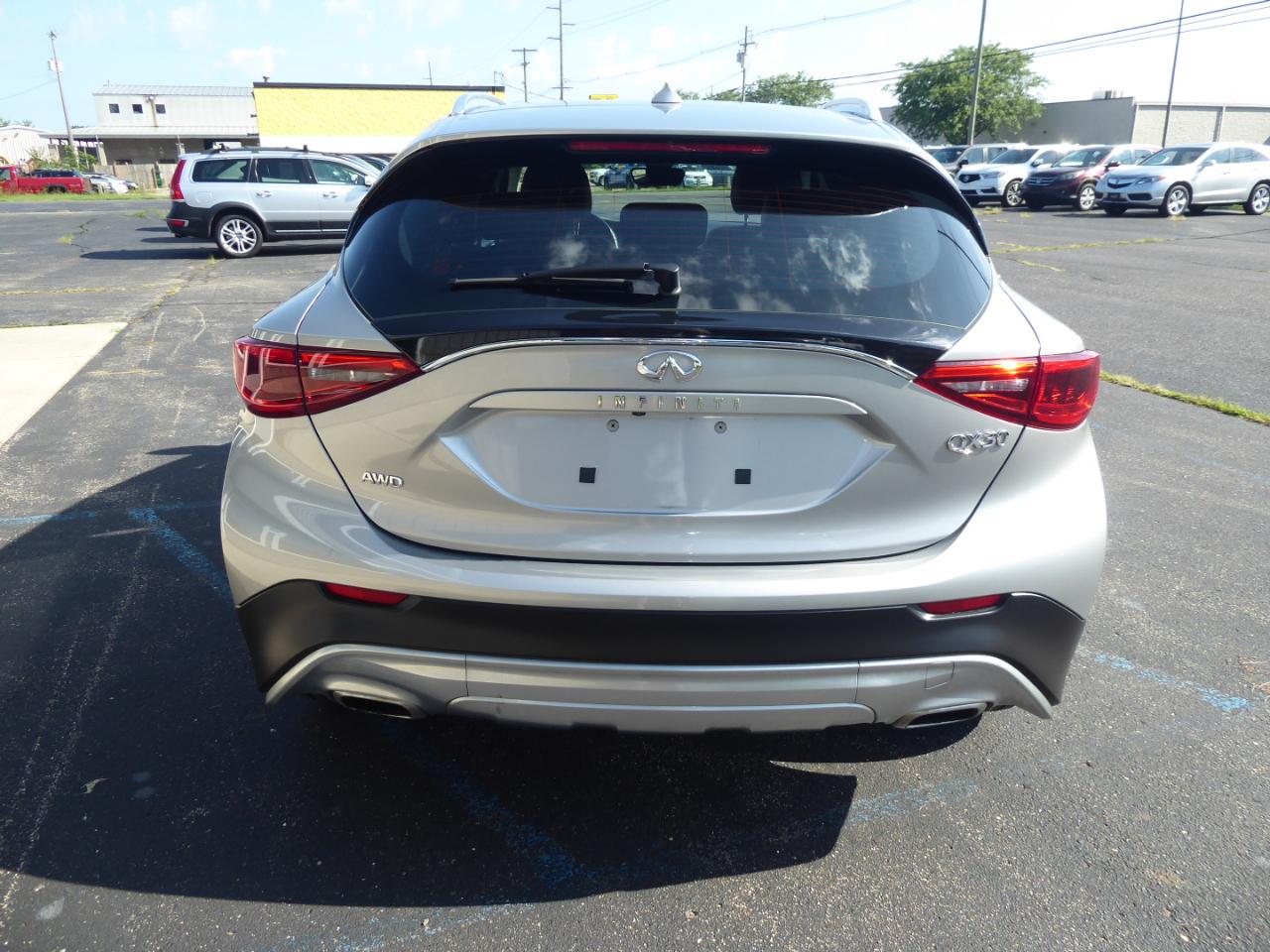 Infiniti QX30 Luxury AWD 2017