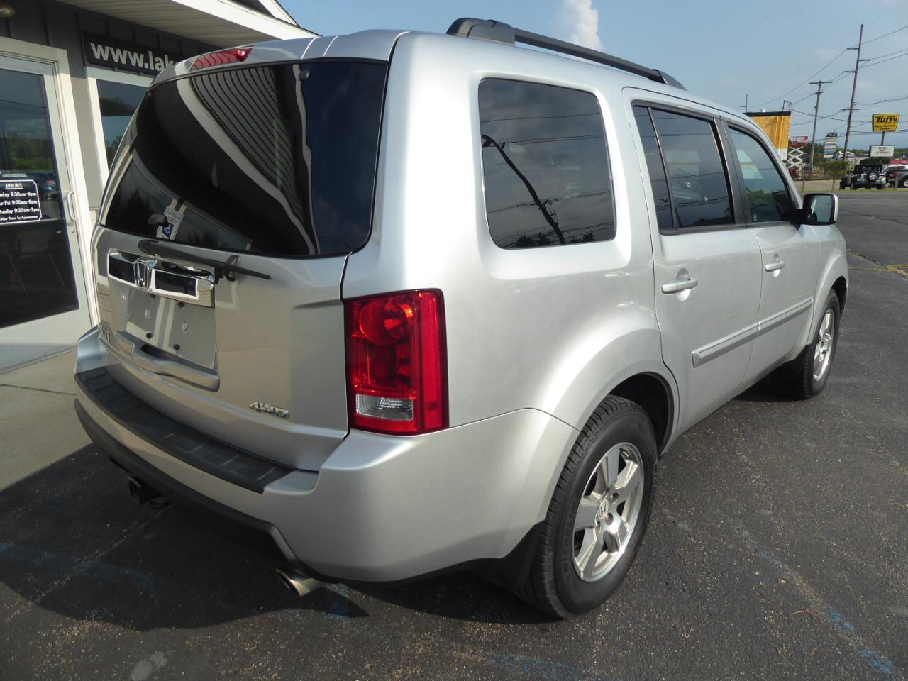 Honda Pilot EX-L 4WD 5-Spd AT with DVD 2011