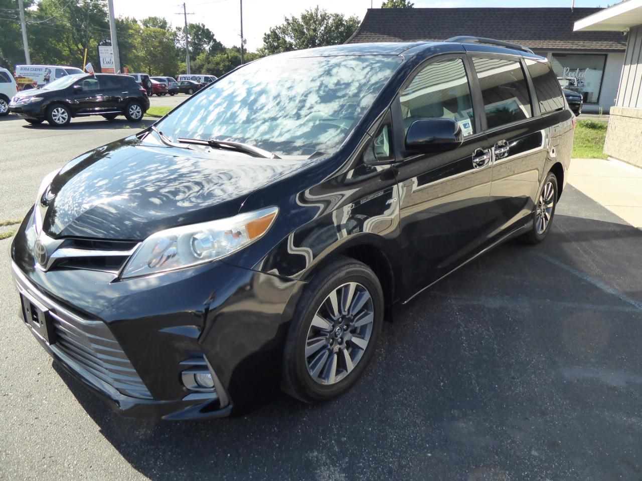 Toyota Sienna XLE 7-Passenger AWD 2018