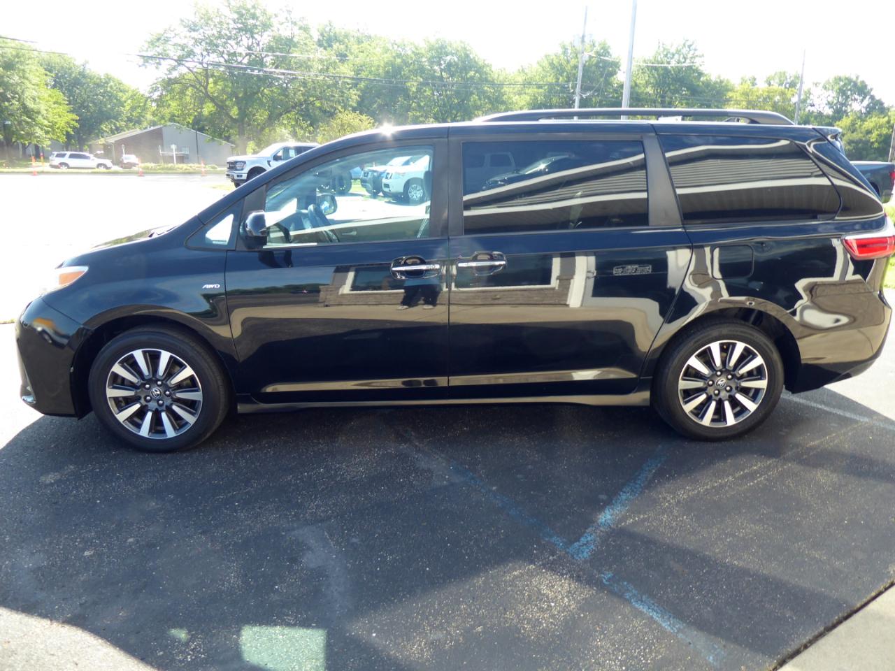 Toyota Sienna XLE 7-Passenger AWD 2018