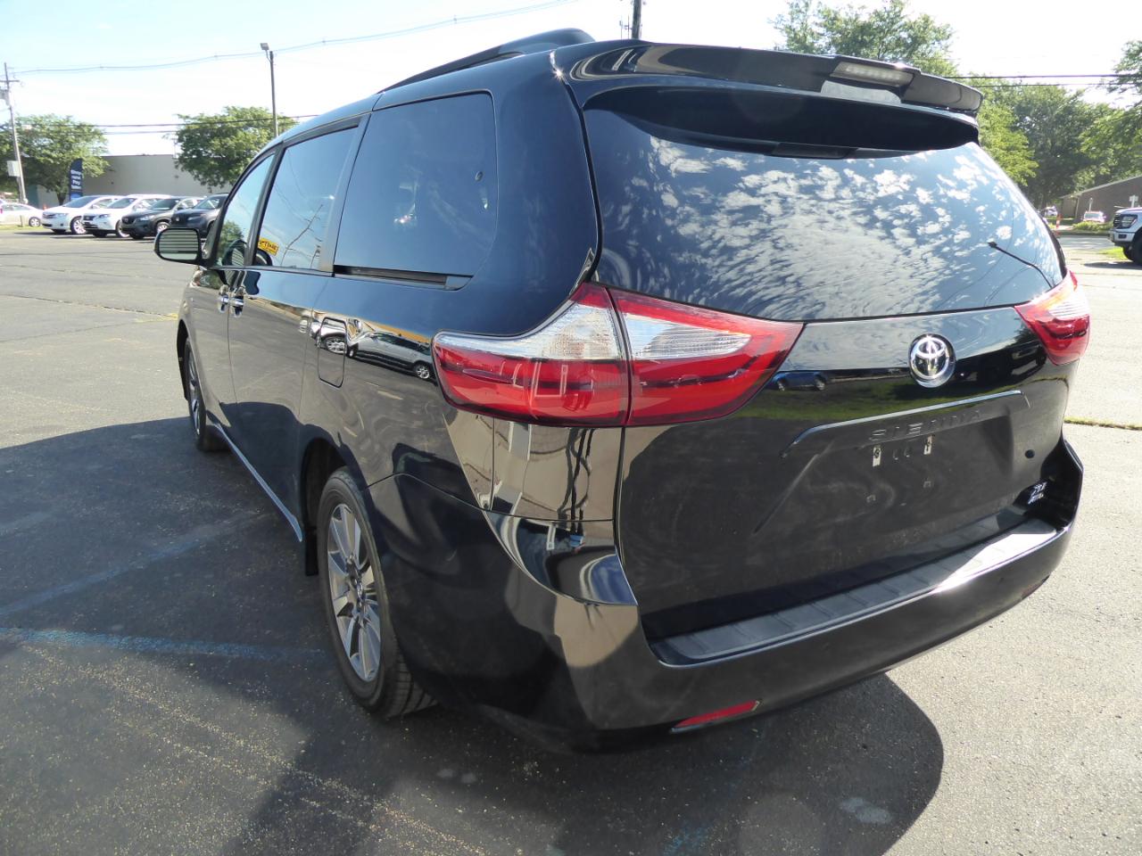 Toyota Sienna XLE 7-Passenger AWD 2018