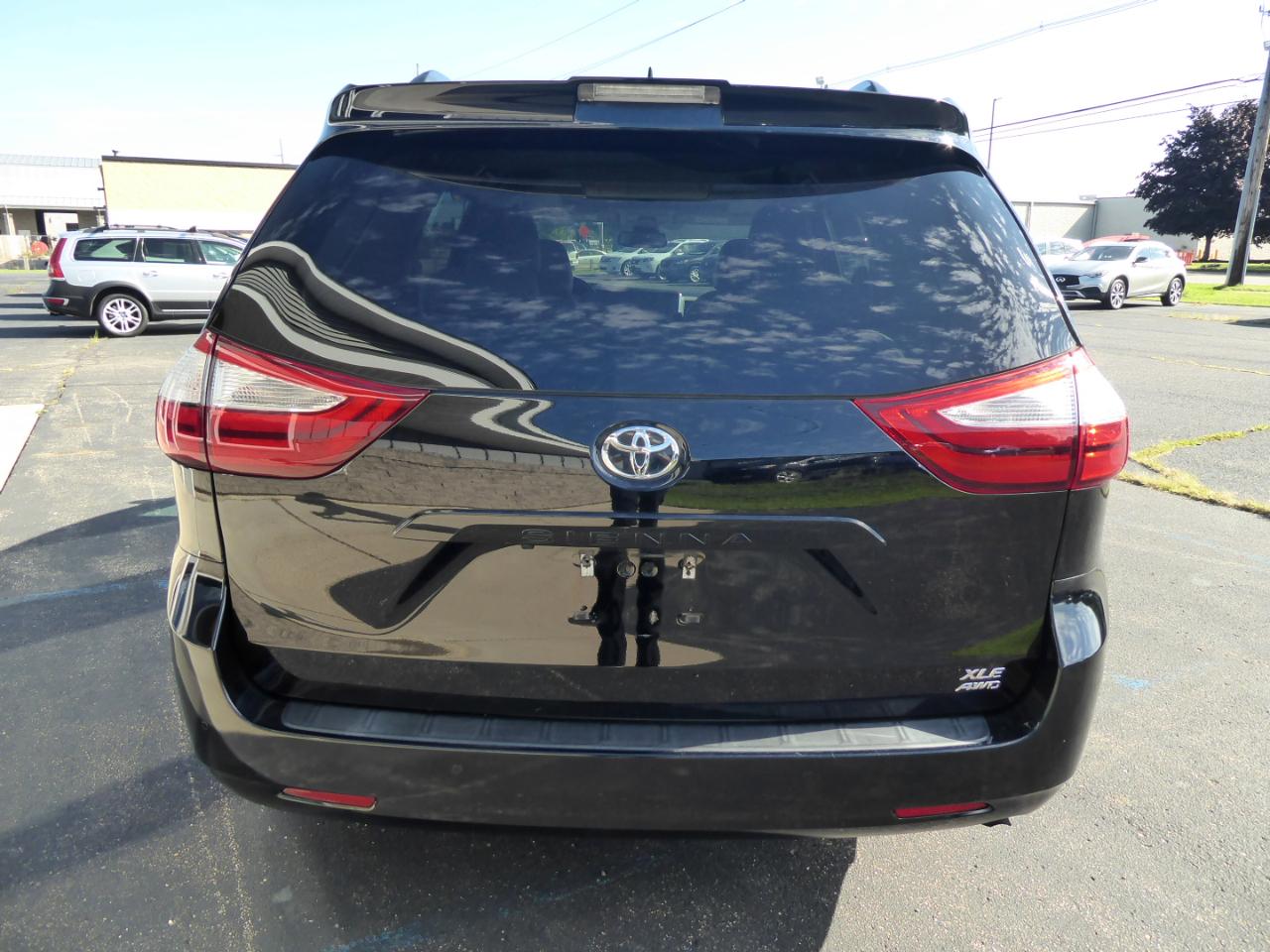 Toyota Sienna XLE 7-Passenger AWD 2018