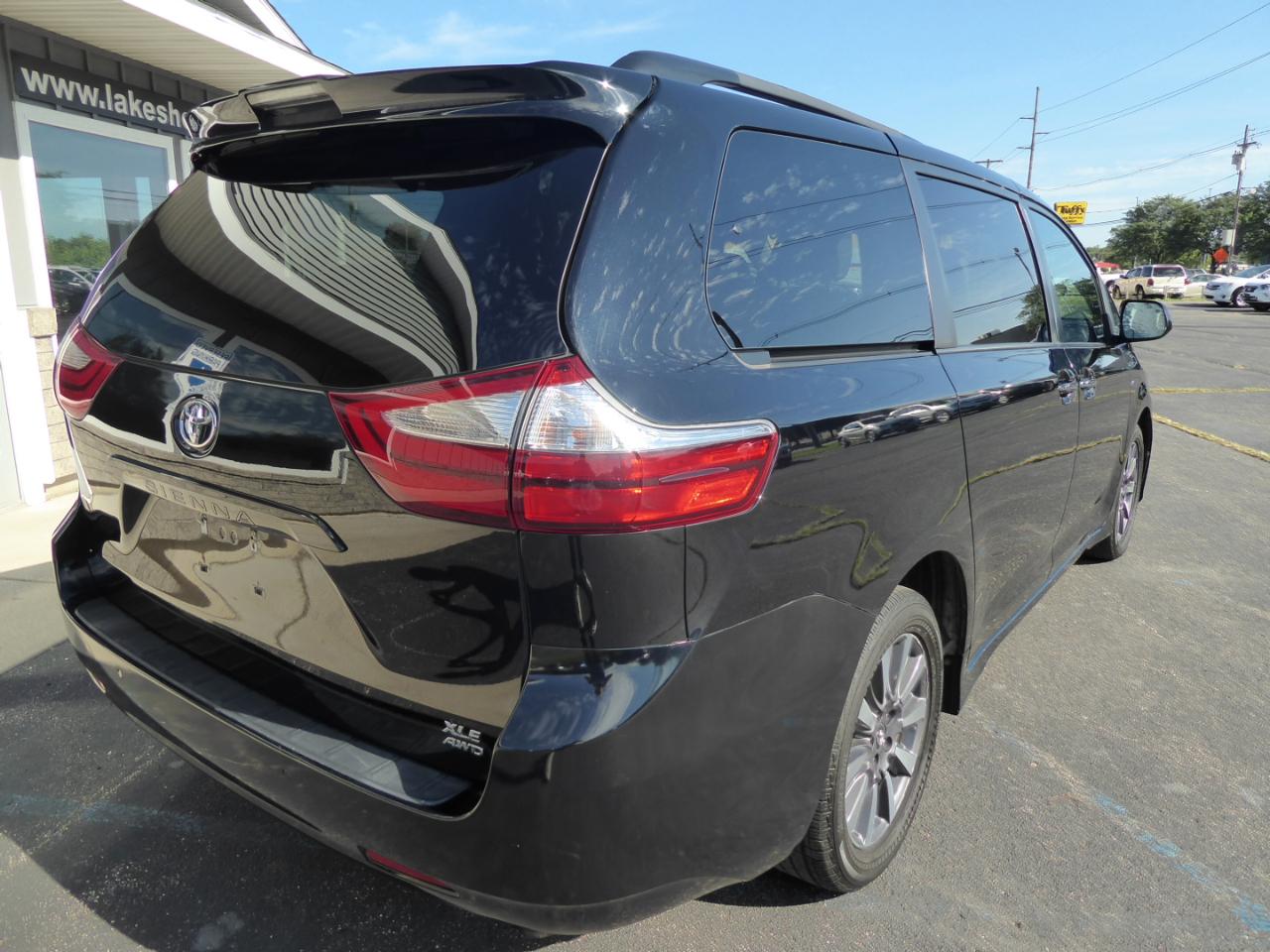 Toyota Sienna XLE 7-Passenger AWD 2018